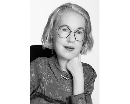 Porträttbild på Emma Åstrand